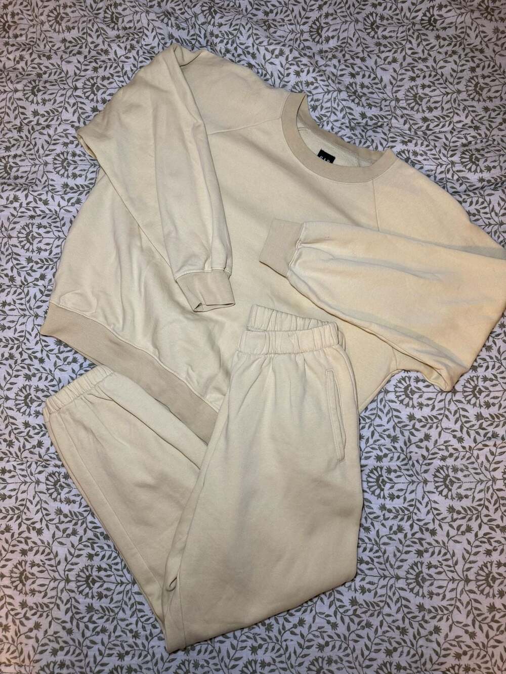 Gap Washed Yellow Crewneck Sweatshirt and Jogger Sweatpants Loungewear Set
